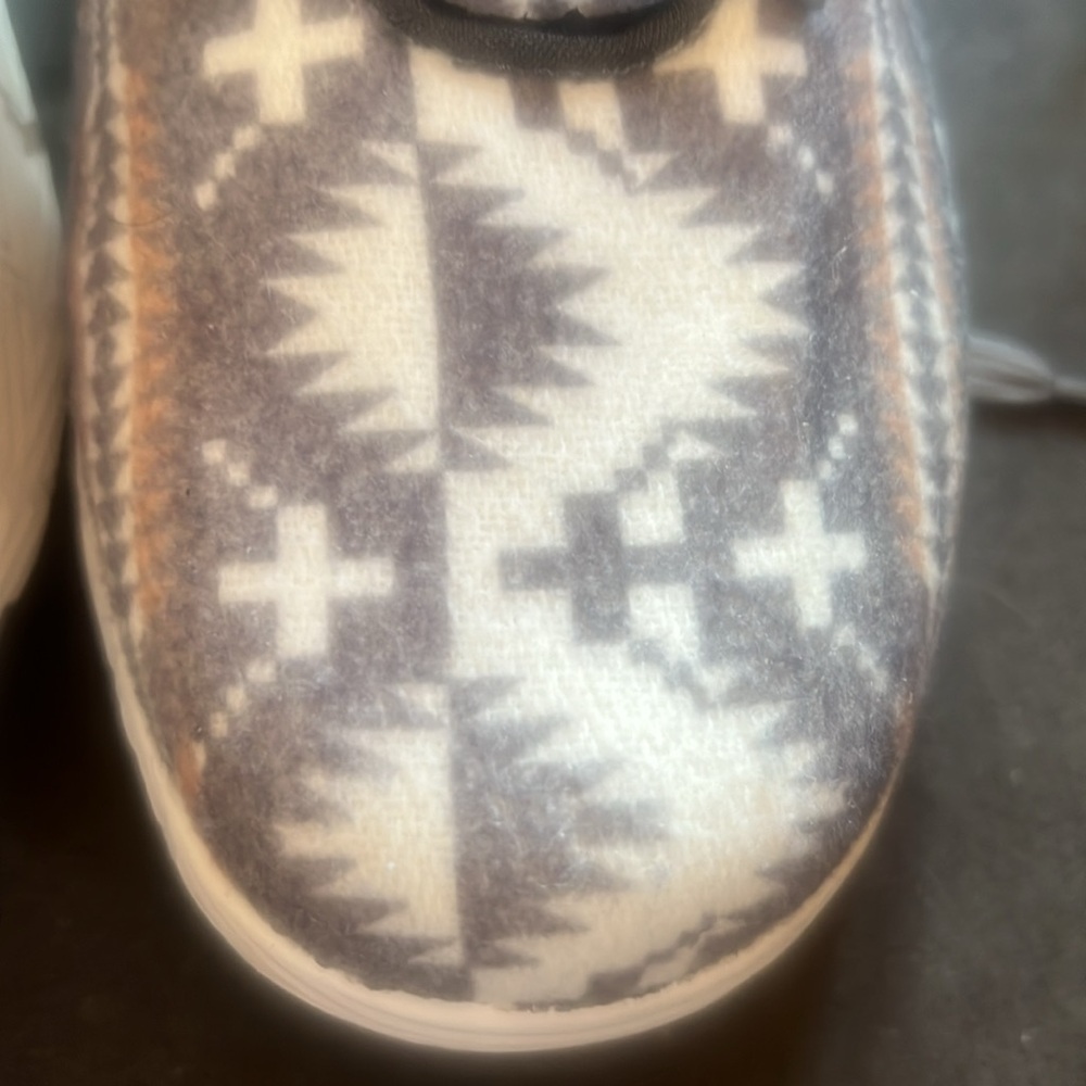 Pendleton felt athletic shoes NWT $90 SZ 10 - Picture 7 of 8